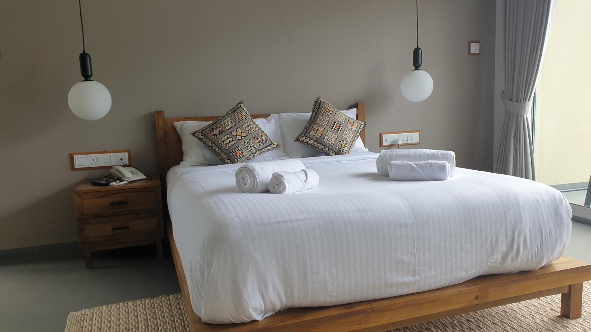The Cubes Ella Hotel Bagian luar foto
