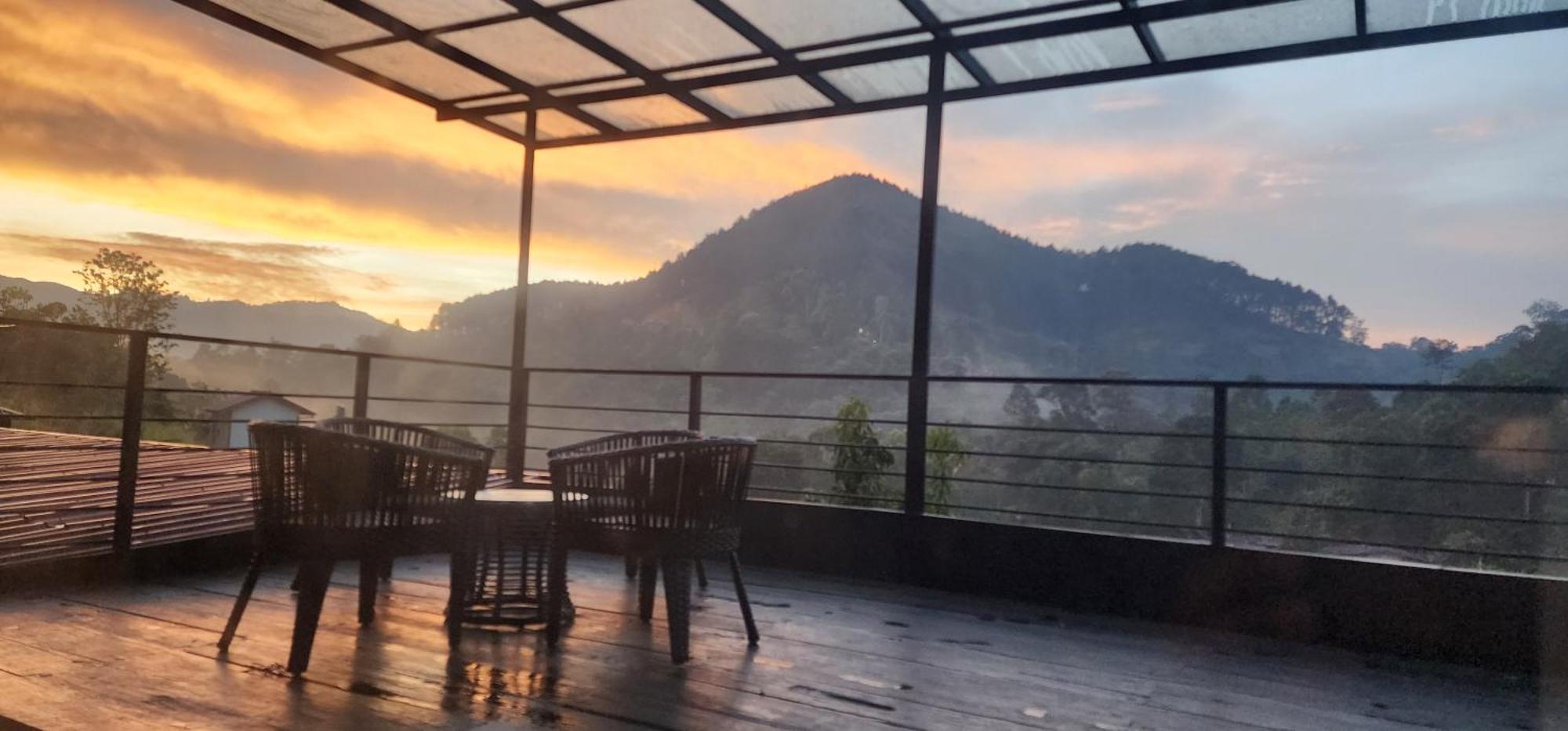 The Cubes Ella Hotel Bagian luar foto